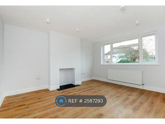 1 Bedroom Flat To Rent In Holwell Place, Pinner, HA5