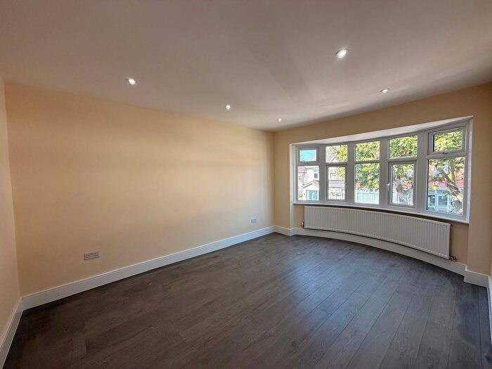 6 Bedroom Terraced House To Rent In Claremont Avenue, Harrow, HA3