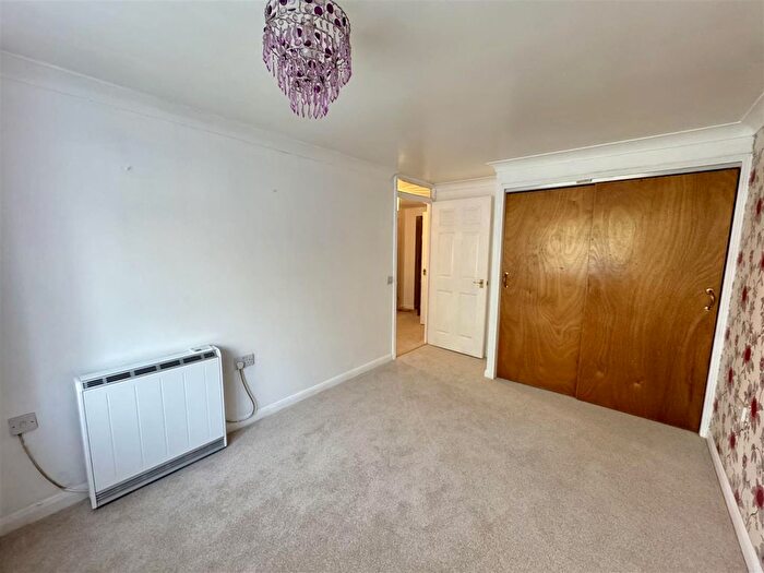 2 Bedroom Flat For Sale In Clarence Road, Fleet, GU51