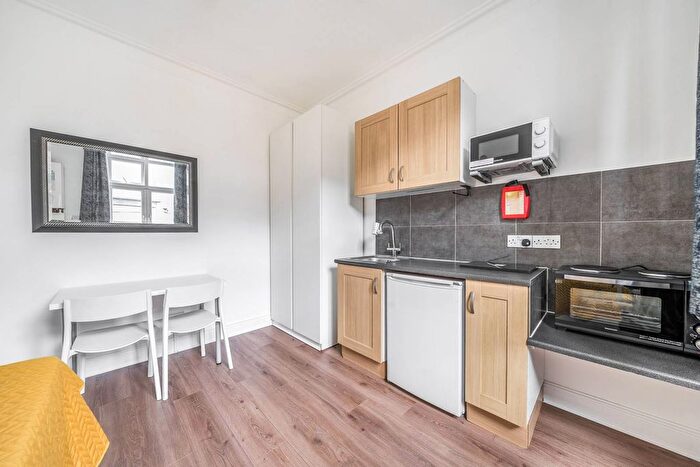 1 Bedroom Flat To Rent In Finborough Road, Earls Court, London, SW10