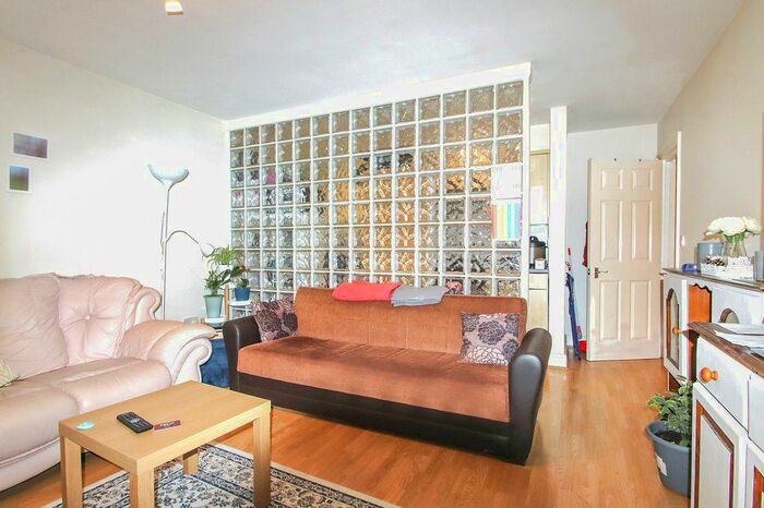 2 Bedroom Flat To Rent In Victoria Road, Edmonton, N9