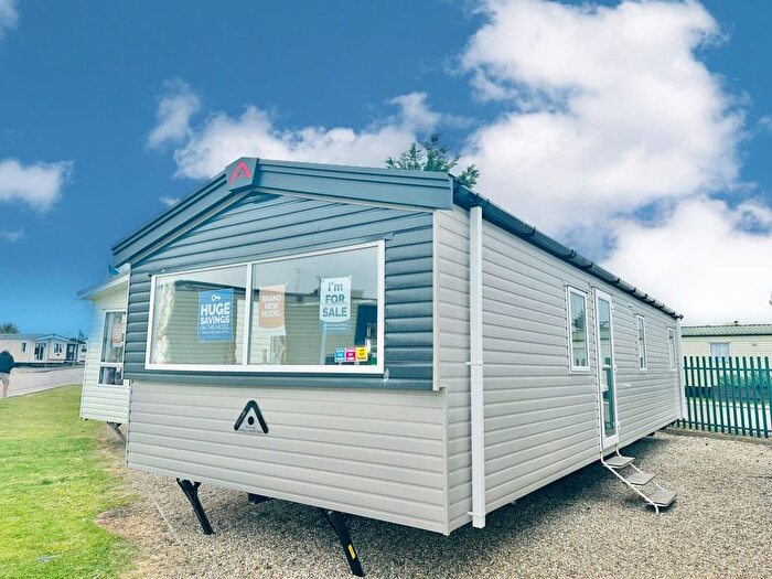 3 Bedroom Park Home For Sale In Beach Road, St. Osyth, Clacton-On-Sea, CO16