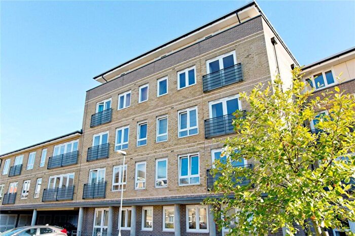 2 Bedroom Apartment To Rent In Queensgate House, Hereford Road, London, E3