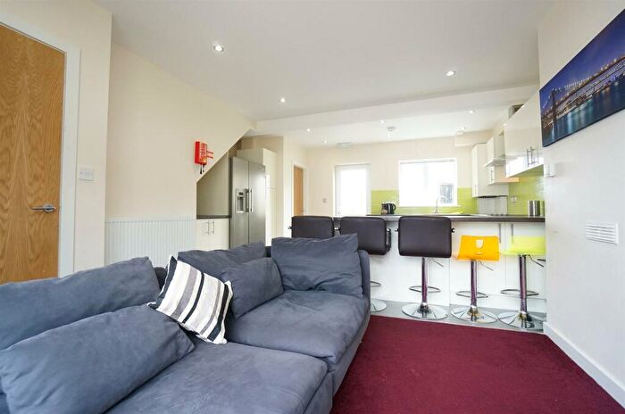 6 Bedroom House To Rent In Maes Y Dref, Bangor, LL57