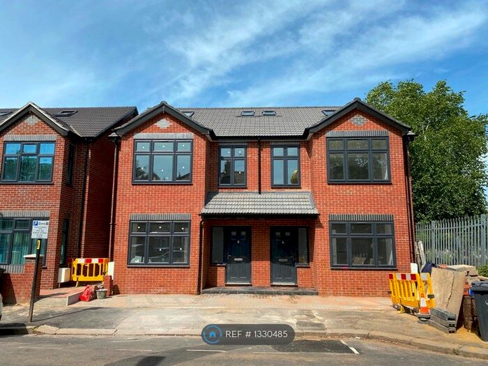 5 Bedroom Semi-Detached House To Rent In Southall, Southall, UB2