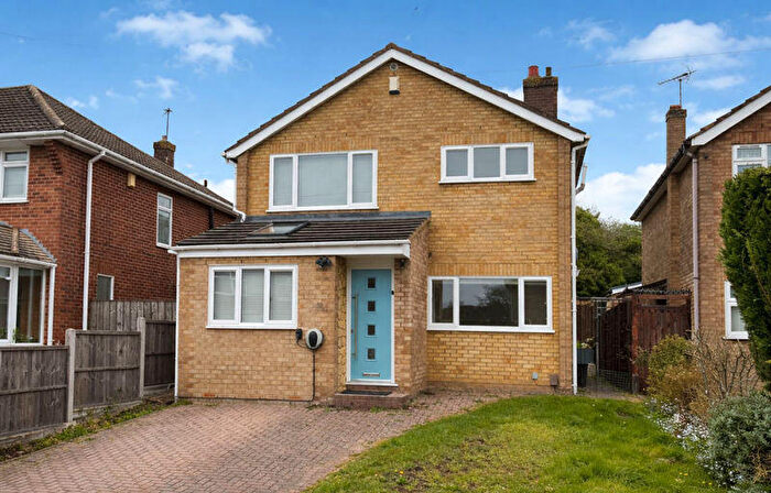 4 Bedroom Detached House For Sale In Broughton Avenue, Luton, LU3