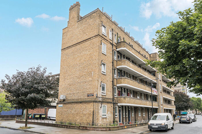 Apartment For Sale In Kinglake Estate, London, SE17