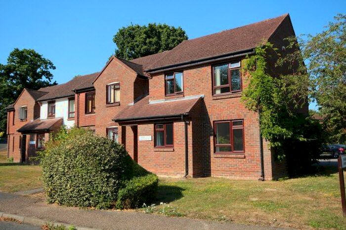 1 Bedroom Flat To Rent In Gorringes Brook, Horsham, RH12