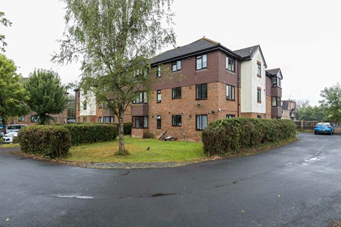 1 Bedroom Flat To Rent In Willow Court, Skipton Way, Horley, Surrey, RH6