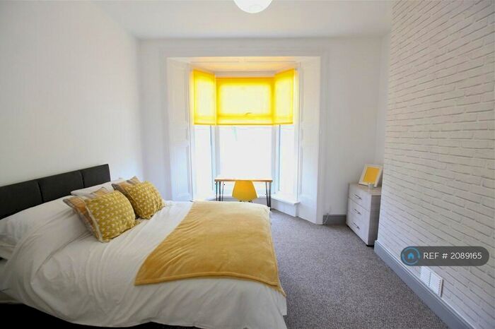 1 Bedroom Flat To Rent In Carlton Terrace, Swansea, SA1