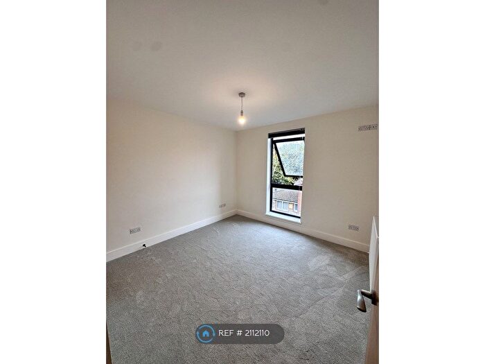 1 Bedroom Flat To Rent In Meridian Court, London, SE15