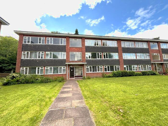 2 Bedroom Flat To Rent In Garrard Gardens, Sutton Coldfield, West Midlands, B73