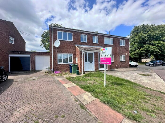 3 Bedroom Semi-Detached House To Rent In Hunter Close, Oxford, OX4