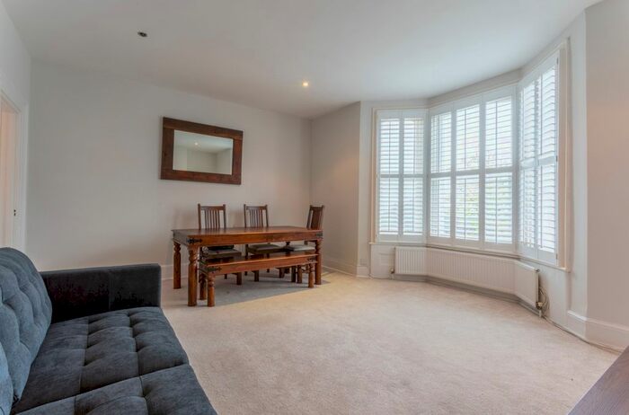 2 Bedroom Flat To Rent In Thornton Hill, Wimbledon, SW19