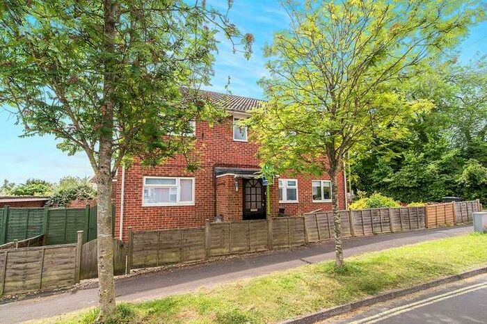 2 Bedroom Flat To Rent In Millway Road, Andover, SP10