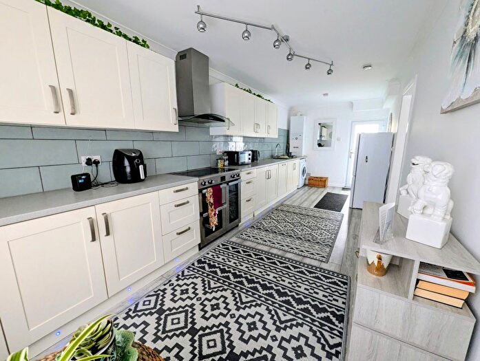 3 Bedroom Semi-detached House For Sale In Kents Lane, Torquay, TQ1