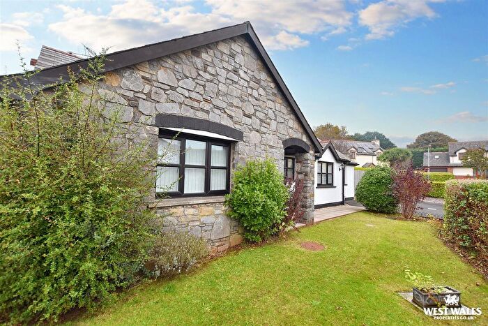 4 Bedroom Detached Bungalow For Sale In Parklands, St Florence, Tenby, SA70