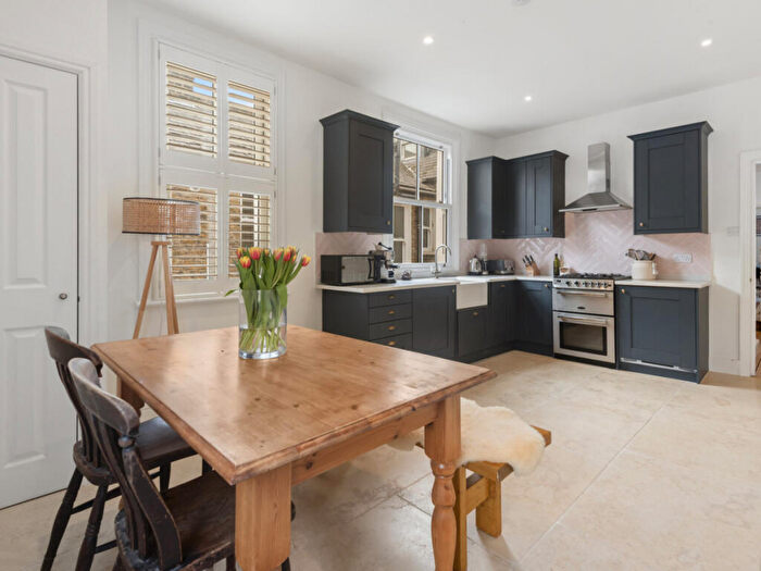4 Bedroom Apartment For Sale In Hazelbourne Road, London, SW12