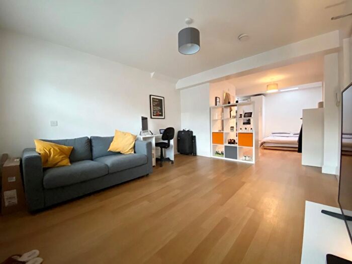 1 Bedroom Flat To Rent In B Ashley Road, Walton-On-Thames, Surrey, KT12