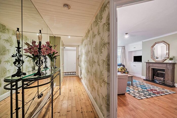 1 Bedroom Flat For Sale In Comeragh Road, Barons Court, London, W14