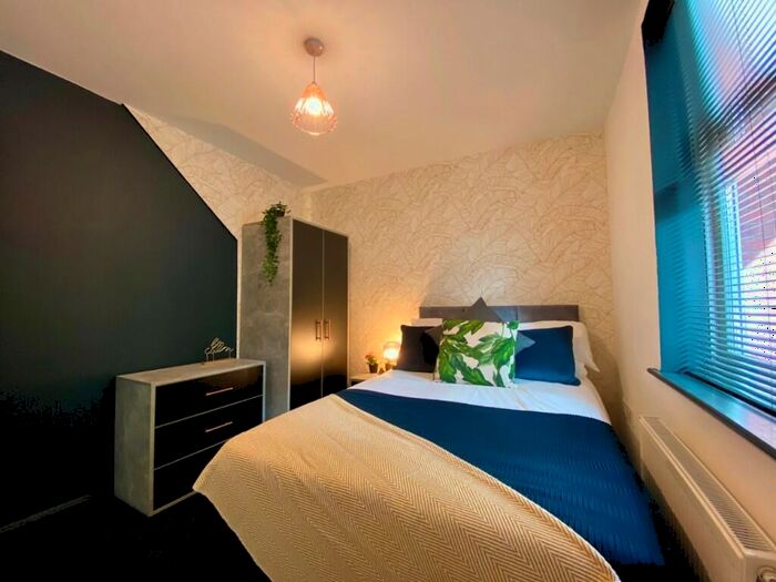 10 Bedroom Detached House To Rent In Burton Road, Derby, Derbyshire, DE23