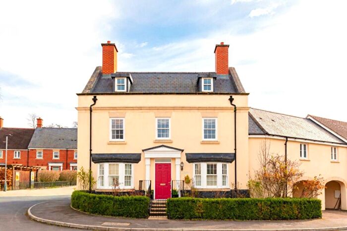 5 Bedroom Link Detached House For Sale In Whatley Drive, Pewsey, Wiltshire, SN9