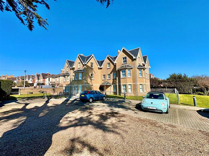 1 Bedroom Flat For Sale In Gate Lane, Freshwater, PO40