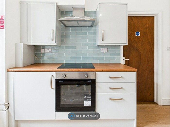 2 Bedroom Flat To Rent In The Promenade, Swansea, SA1