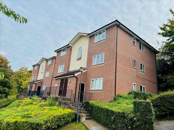 2 Bedroom Flat To Rent In Lingfield Close, High Wycombe, HP13