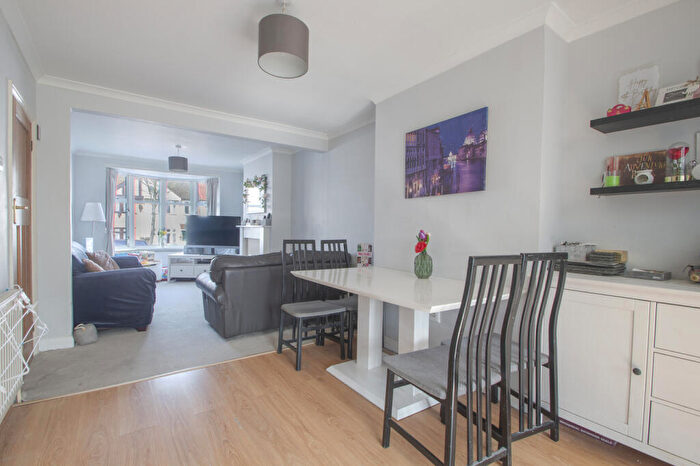 3 Bedroom Terraced House For Sale In The Green, Welling, DA16