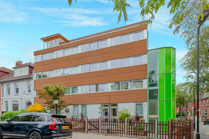 2 Bedroom Apartment To Rent In East Bank, London, N16