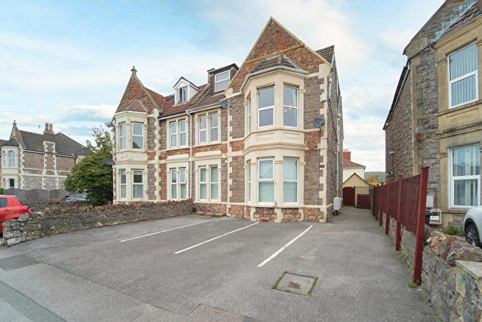 2 Bedroom Flat For Sale In Locking Road, BS23