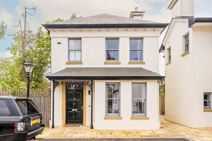 2 Bedroom Property To Rent In Hampton Road, Hampton Hill, Hampton, TW12