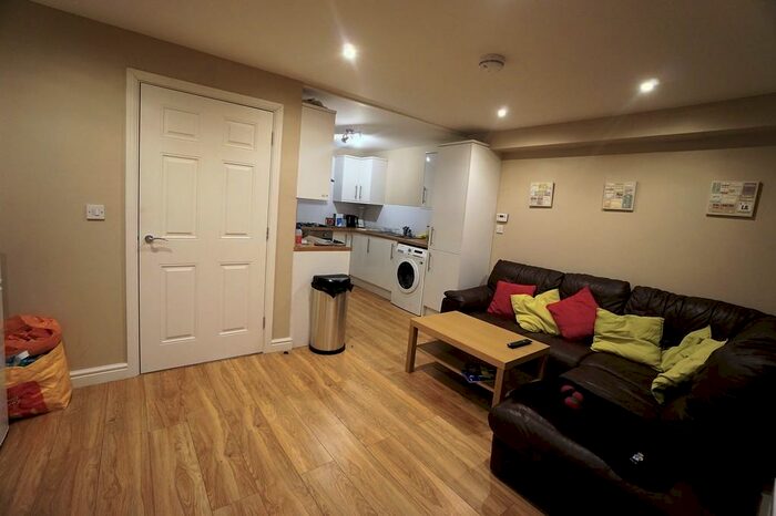 5 Bedroom Town House To Rent In Beatrix Place, Horfield, BS7