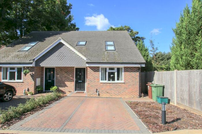 3 Bedroom Semi-Detached House To Rent In Stanley Road, Carshalton, SM5