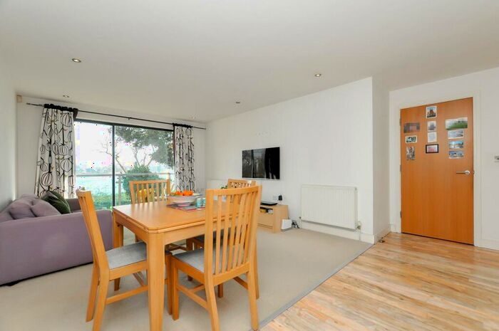 2 Bedroom Flat For Sale In Green Lanes, London, N4