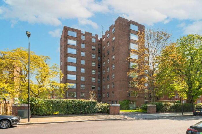 3 Bedroom Flat To Rent In Somerset Square, Holland Park, London, W14