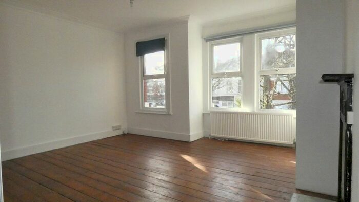 3 Bedroom Semi-Detached House To Rent In Midhurst Road, London, W13