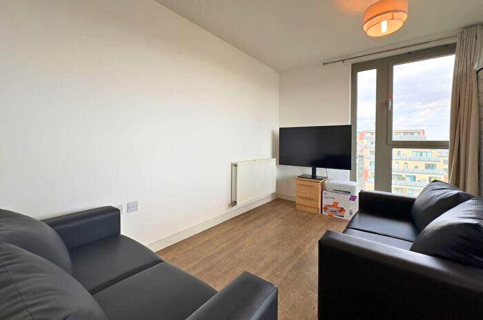 2 Bedroom Apartment For Sale In Waterside Heights, Poontoon Dock, E16