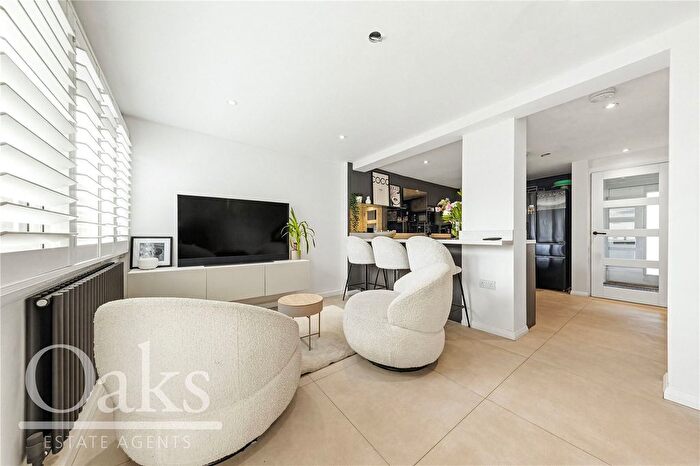 3 Bedroom Flat For Sale In Stanthorpe Close, Stanthorpe Road, SW16