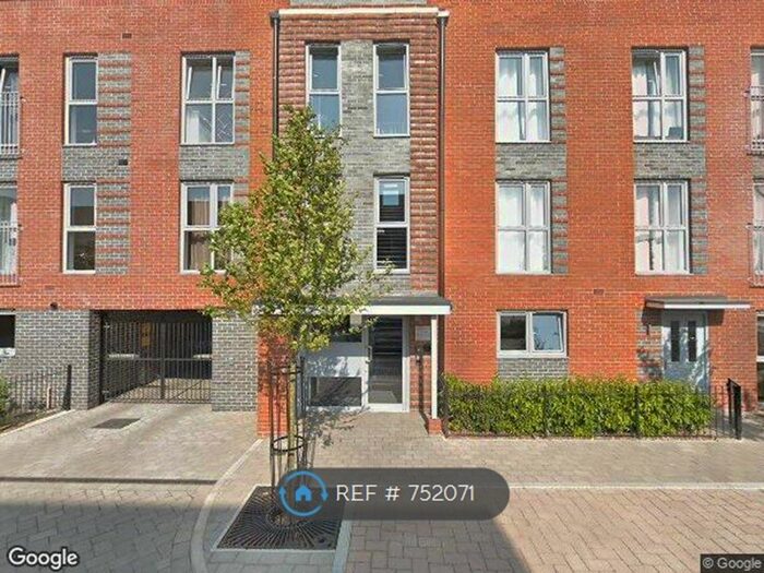 3 Bedroom Flat To Rent In Ashcombe House, Southampton, SO14