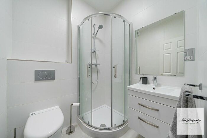 2 Bedroom Flat To Rent In Spital Square, London, E1