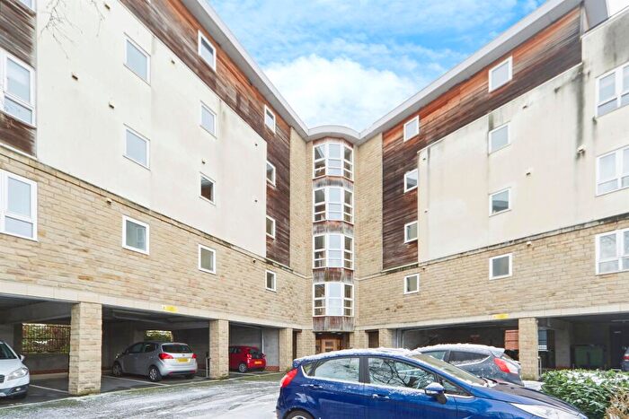 2 Bedroom Apartment For Sale In View Croft Road, Shipley, BD17