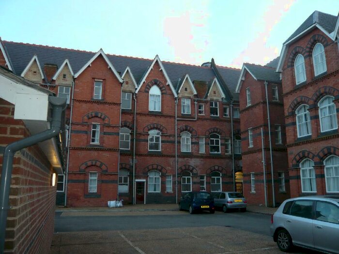 2 Bedroom Apartment To Rent In Grosvenor Gate, Leicester, LE5