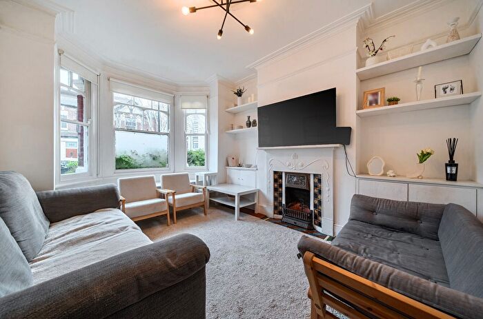 2 Bedroom Flat For Sale In Valetta Road, London, W3