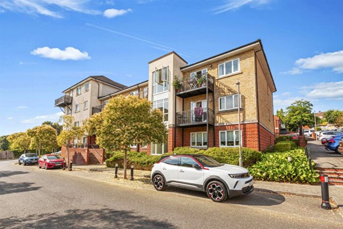 2 Bedroom Flat For Sale In Walk Of Station High Wycombe, HP13
