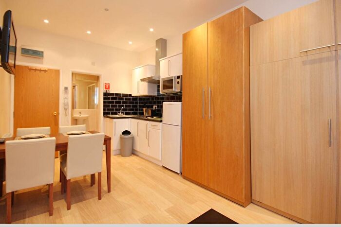 Studio To Rent In Arundel Gardens, Notting Hill, London, W11