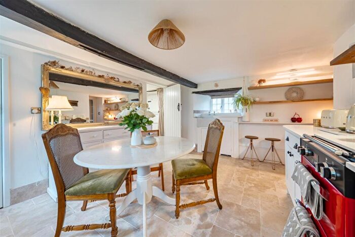 3 Bedroom House For Sale In Valley Road, Swanage, BH19 - Photo 6