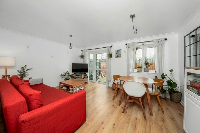 2 Bedroom Flat To Rent In Sinclair Place, Brockley, SE4