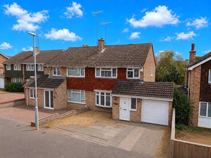 3 Bedroom Semi-Detached House For Sale In Butely Road, Luton, Bedfordshire, LU4